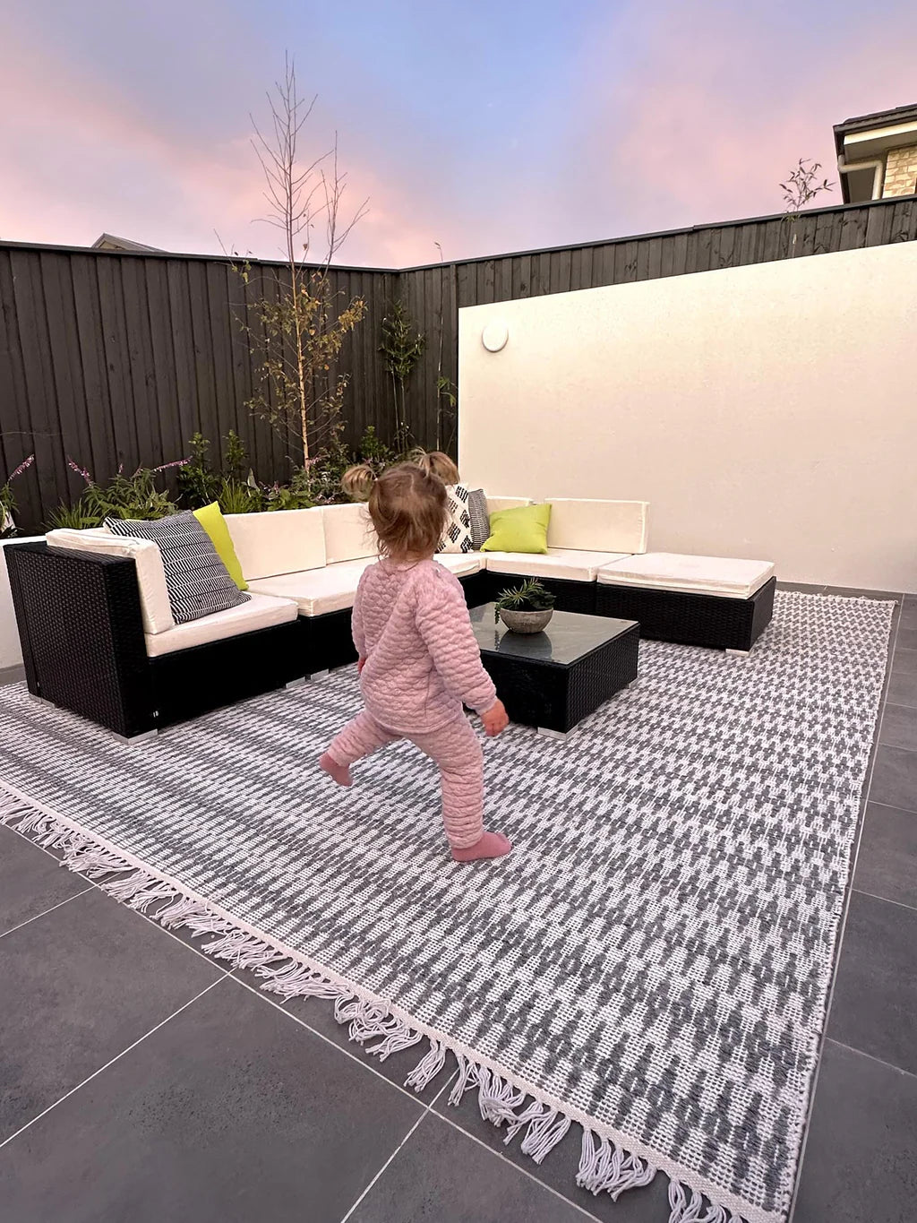 Victoria Indoor/Outdoor Ivory & Grey Handwowen Recycled Polyester Rug