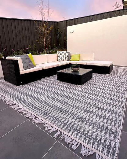 Victoria Indoor/Outdoor Ivory & Grey Handwowen Recycled Polyester Rug