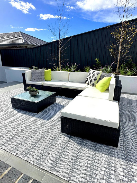 Victoria Indoor/Outdoor Ivory & Grey Handwowen Recycled Polyester Rug