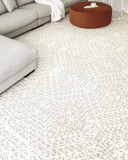 Eshana Ivory and Beige Modern Contemporary Handtufted Wool Rug