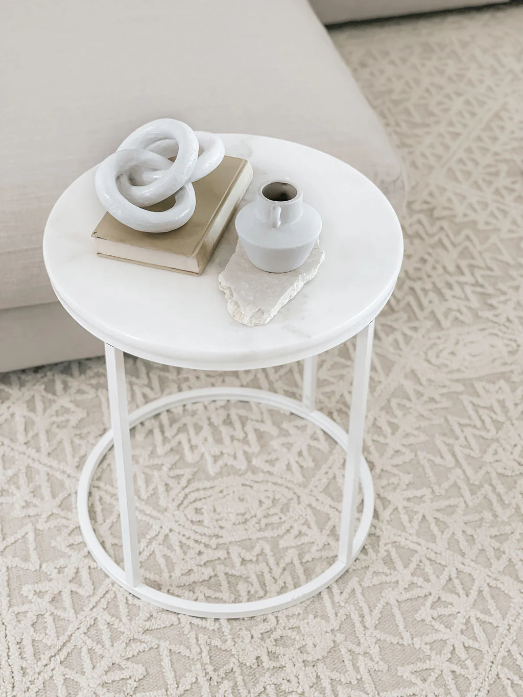 Eshana Ivory and Beige Modern Contemporary Handtufted Wool Rug