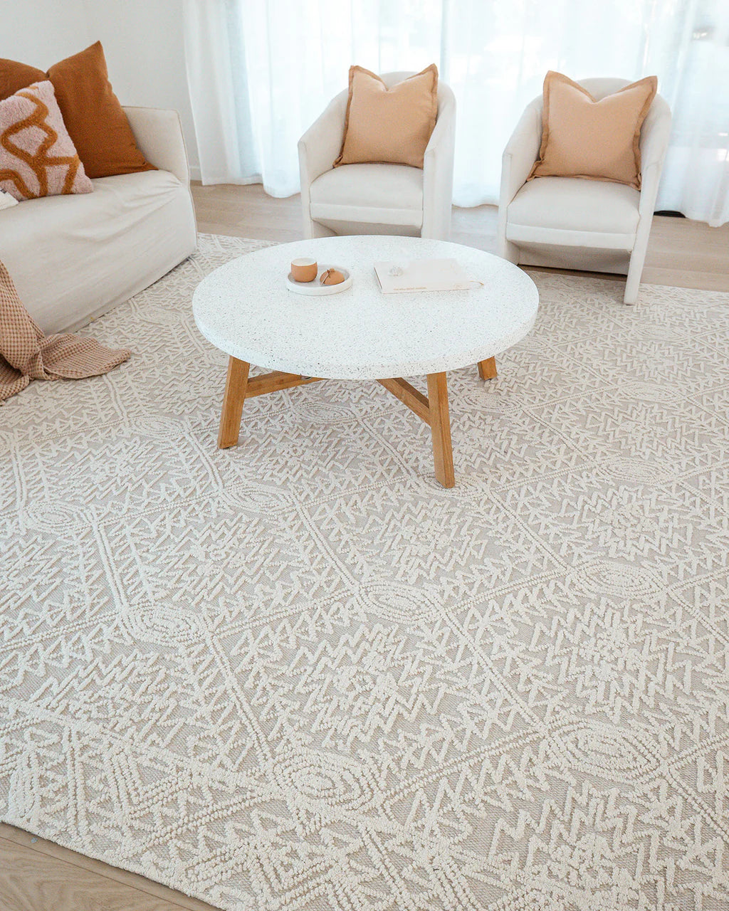 Eshana Ivory and Beige Modern Contemporary Handtufted Wool Rug