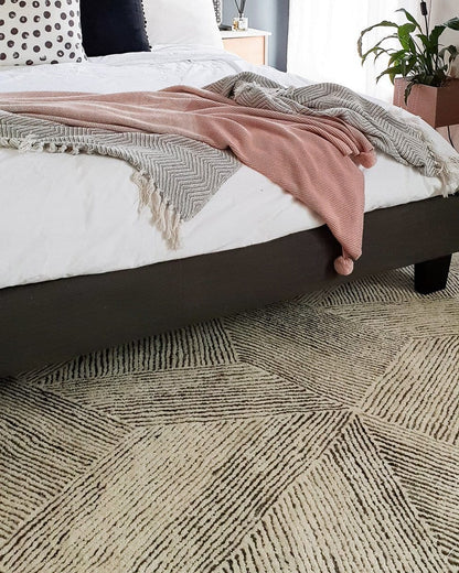 Seraphina Ivory and Charcoal Modern Pattern Handtufted Wool Rug